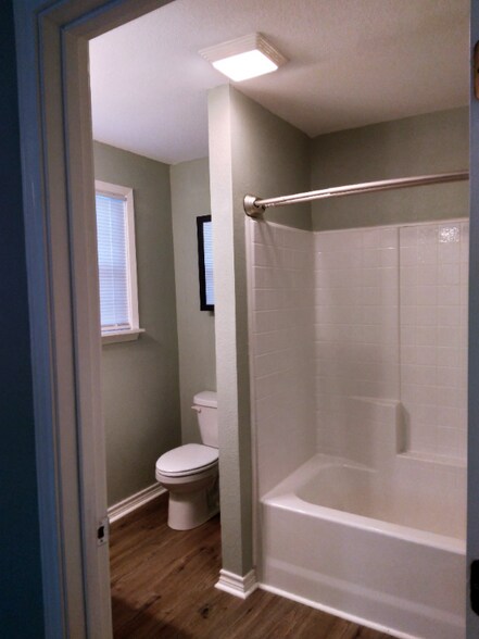 Building Photo - 247 E Johnson Dr