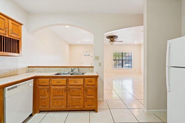 Building Photo - 113 Ramon Cardenas Dr