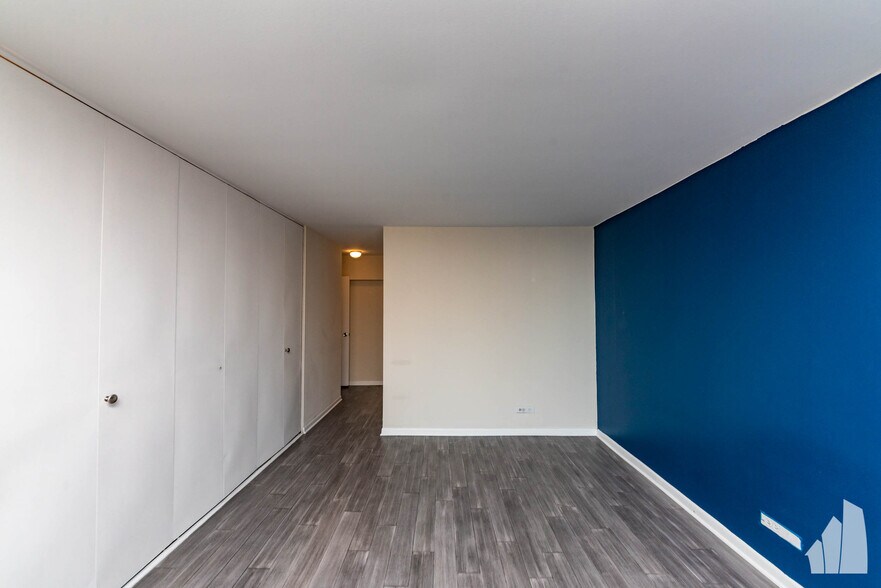 Building Photo - 5455 N Sheridan Rd