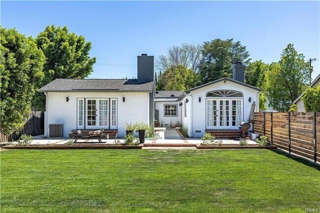 Building Photo - 22853 Dolorosa St