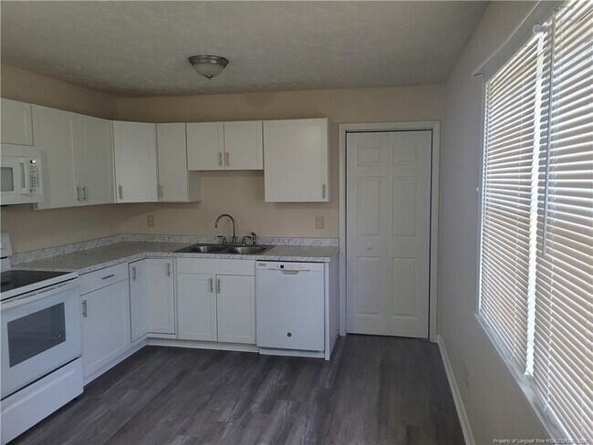 Building Photo - 1219 Chilton Dr