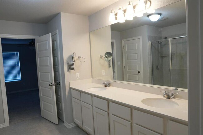 Building Photo - 808 Alta Wy