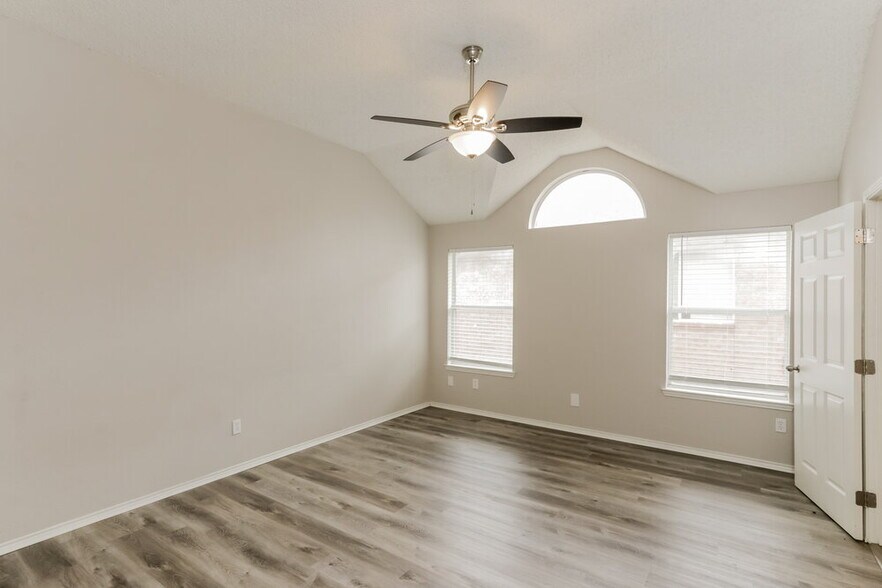 Building Photo - 2524 Hackberry Creek