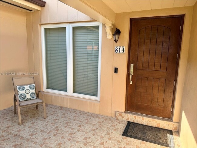 Building Photo - 814 Capri St