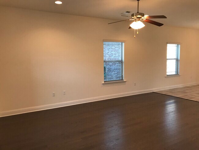 Living room - 3776 River Trace Dr