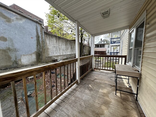 Building Photo - 9 Radnor Rd