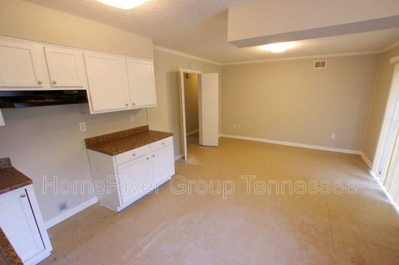 Building Photo - 4614 Pembine Dr