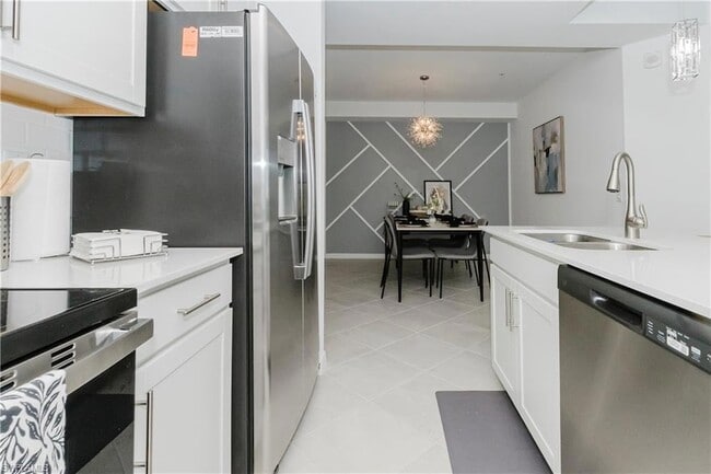 Building Photo - 15285 Grn Acrs Ave