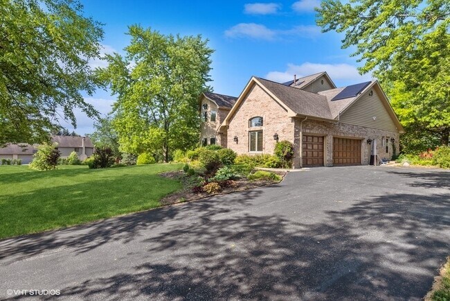 Building Photo - 905 Shelly Ln