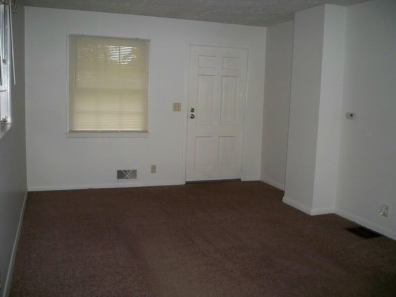 Building Photo - 1501 W Iles Ave