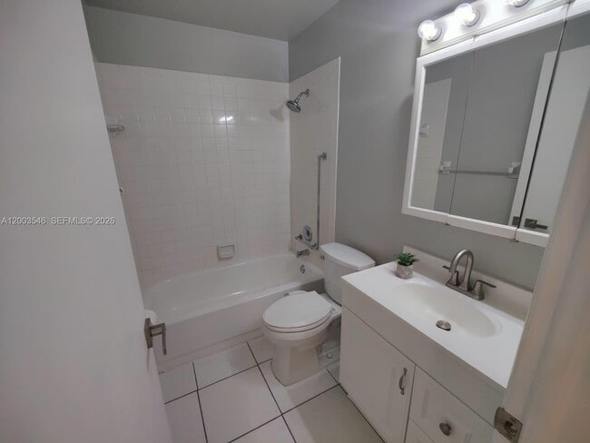 Building Photo - 2668 Kings Lake Blvd