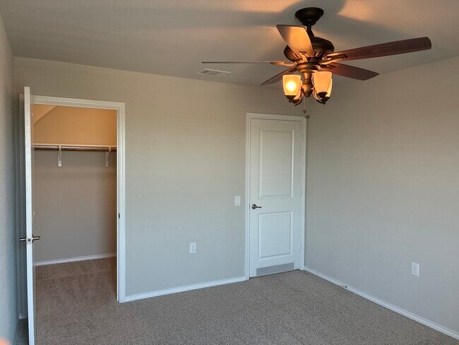 Building Photo - Charming 4 beds 2.5 baths in San Antonio!