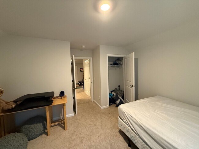 Building Photo - 3 Bedroom Single Family Home in Whitsett