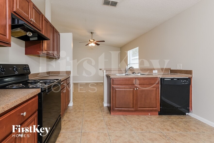 Building Photo - 6556 Viewpoint Ct