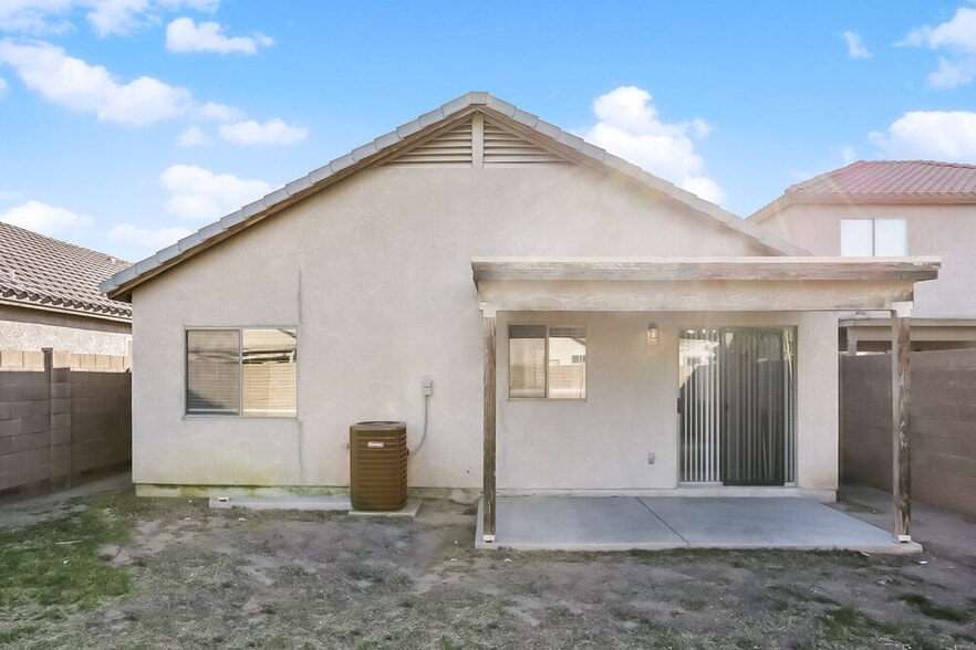 Building Photo - 2838 S 64th Dr