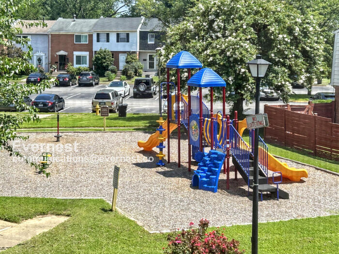 Building Photo - 1382 Ironwood St