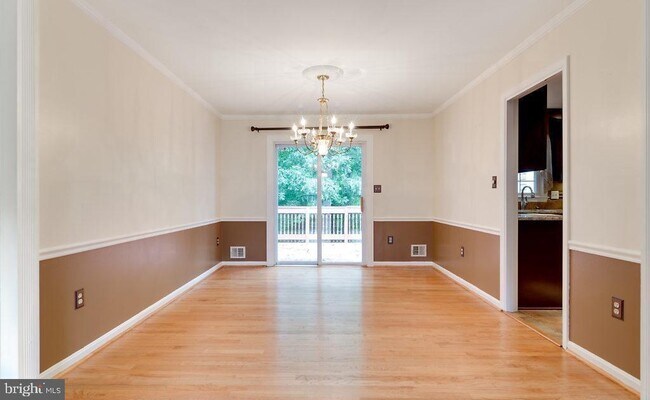 Building Photo - 7801 Cliffside Ct