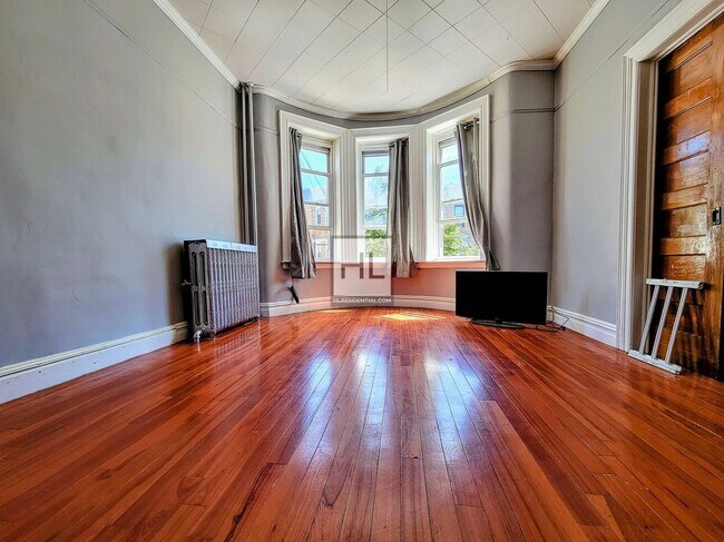 Building Photo - 70 AVENUE