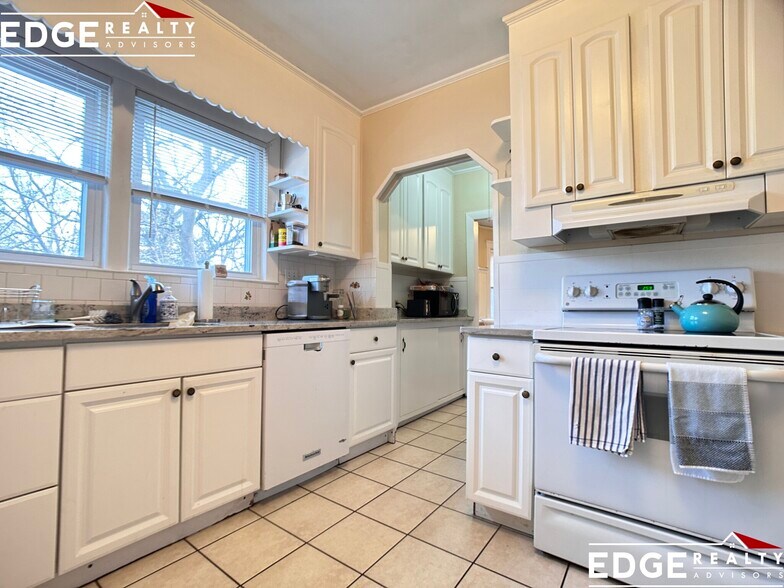 Building Photo - 13 Glenley Ter