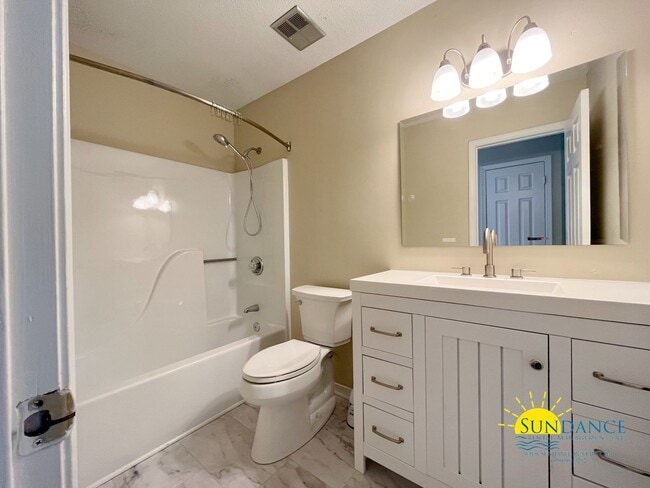 Building Photo - Stunning 3 Bedroom Home in desirable Crosswinds Landing of Fort Walton!