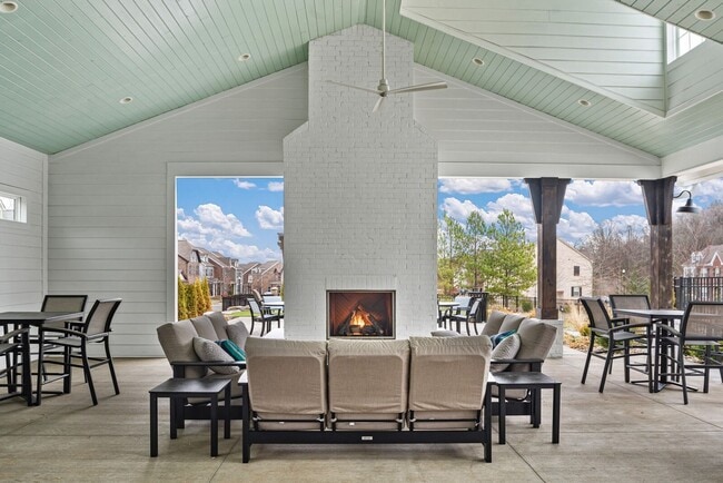 Building Photo - 2 Bed, 2 Bath Condo w/ Elevator Close to D...