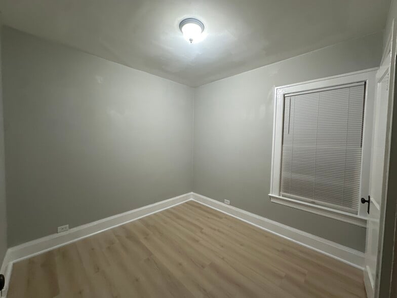 Building Photo - 9205 Clifton Blvd