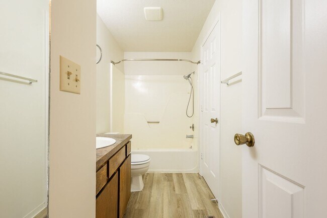 Building Photo - Renovated 2 bedroom 1 bathroom home