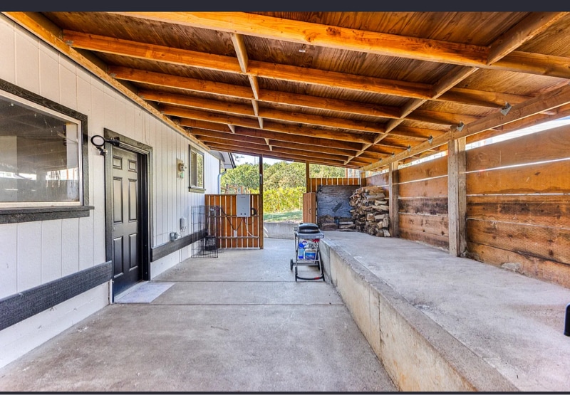 Building Photo - 10883 Southview Loop SE