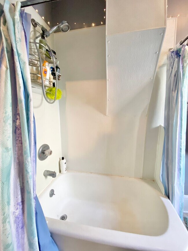 Building Photo - 36 Clarke St