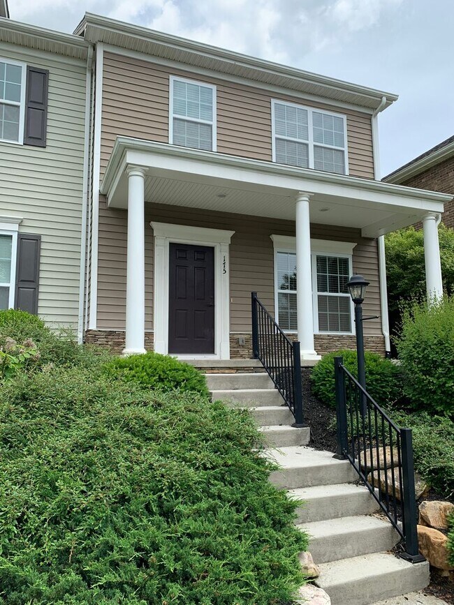 Building Photo - 2 Bedroom, 2.5 Bath Townhouse with detached one-car garage