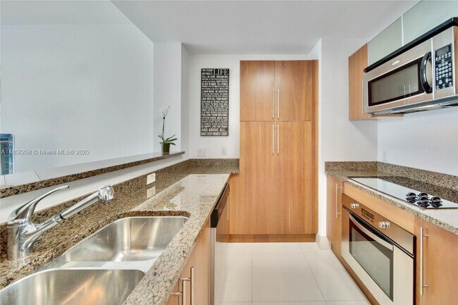 Building Photo - 300 S Biscayne Blvd