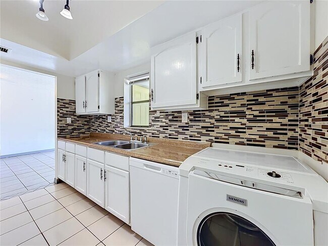 Building Photo - 2636 Lemon Tree Ln