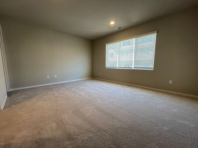 Building Photo - Modern 3-Bed, 2.5-Bath Home with Quartz Counters, Central A/C, and Prime Location!