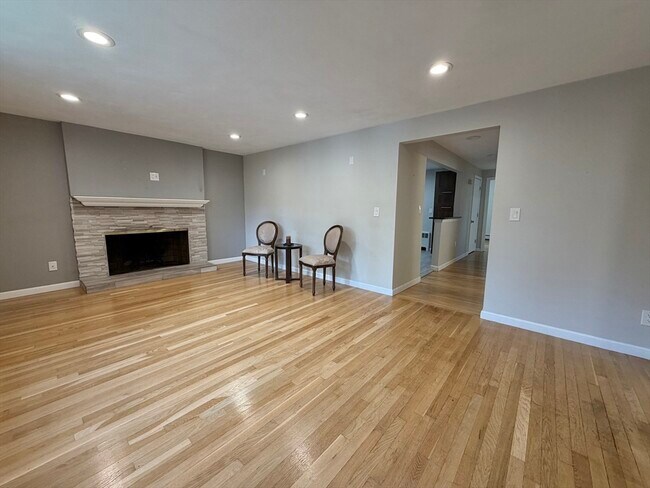 Building Photo - 39 Townly Rd