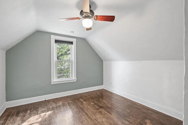 Building Photo - Magnificent, Beautifully UPDATED, 3 Bedroo...