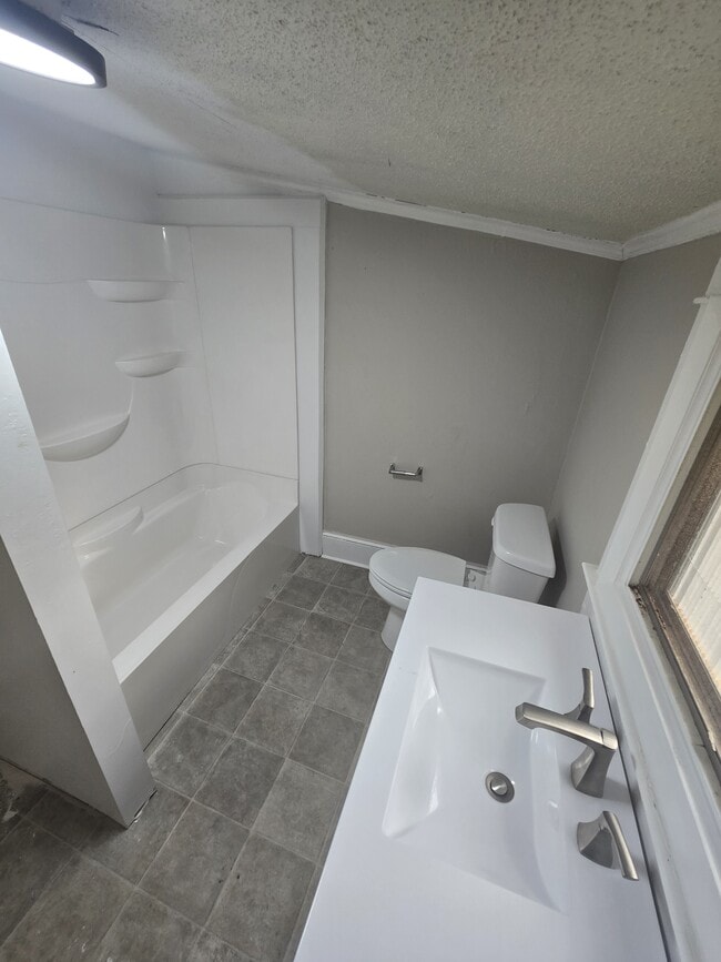 Building Photo - 230 Reynolds Ave