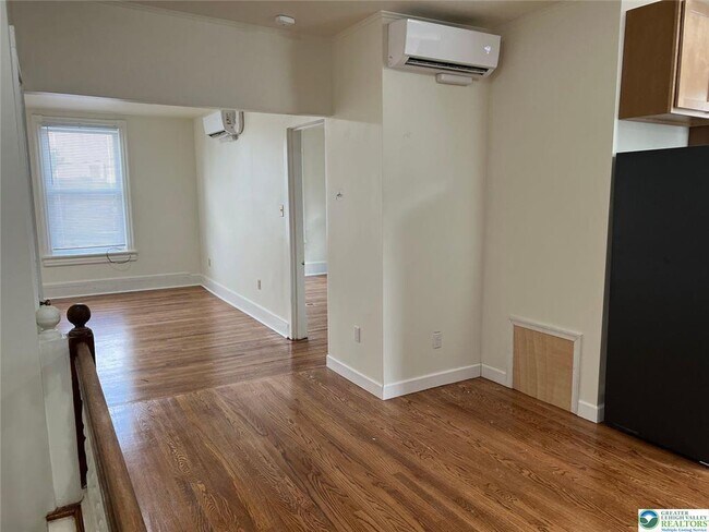 Building Photo - 527 Linden St