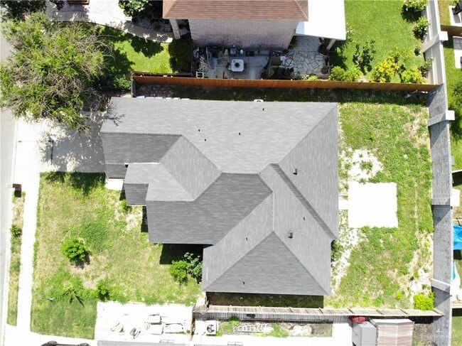 Building Photo - 4612 W Maple Ave