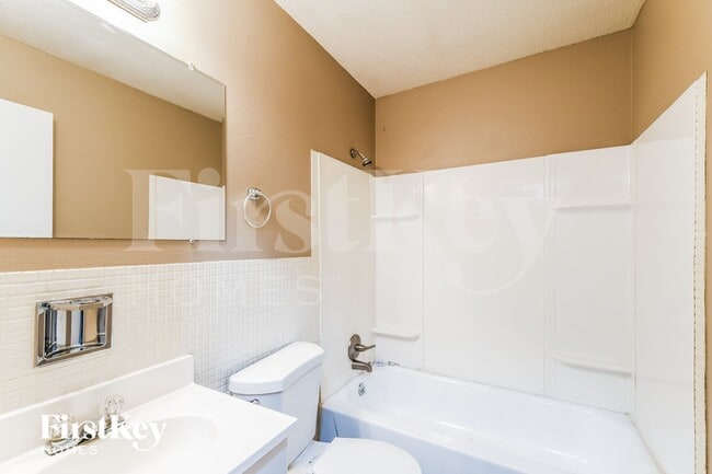 Building Photo - 2030 E Humes Ln