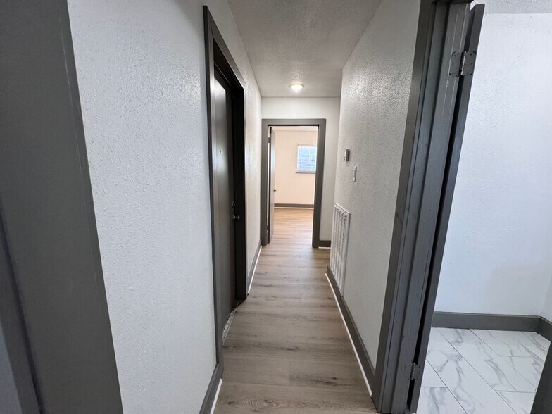 Building Photo - 9750 Guest St