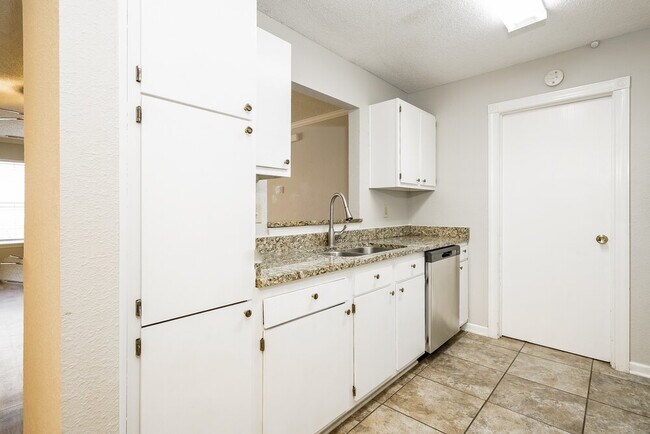 Building Photo - 1653 Farm Meadow Dr