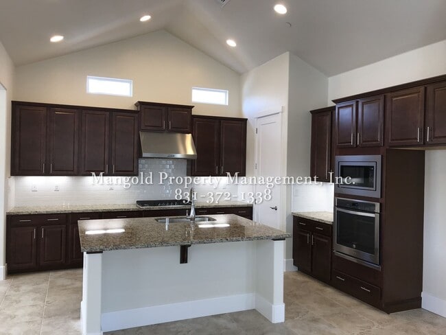 Building Photo - Stunning 3 Bed 2 Bath Home in East Garriso...