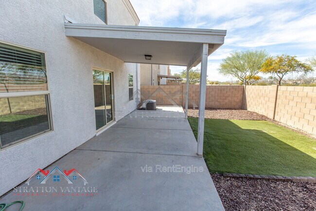 Building Photo - 5926 E Oasis Blvd