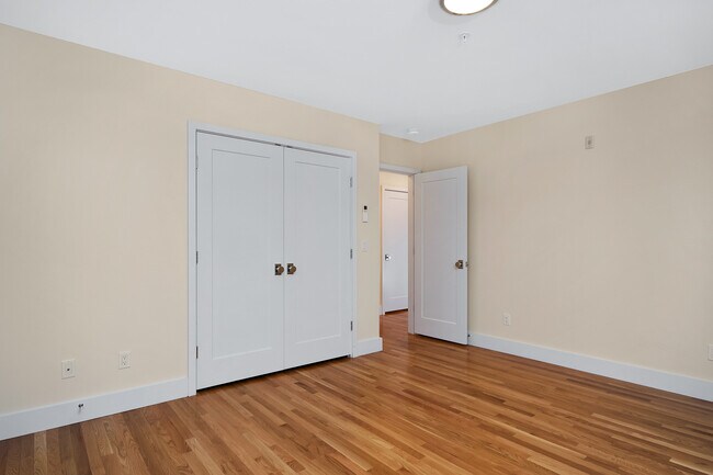 Bedroom & Closet - 223 Cumberland Ave