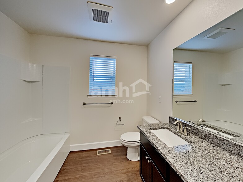 Building Photo - 10626 137th St E