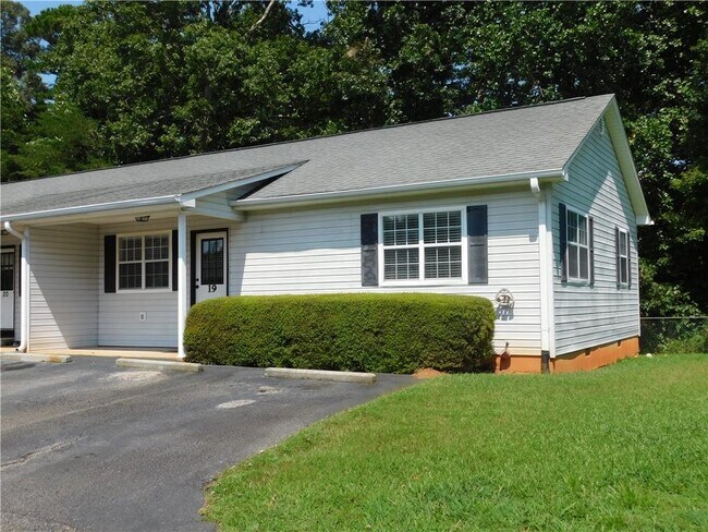 Building Photo - 137 Riverside Dr
