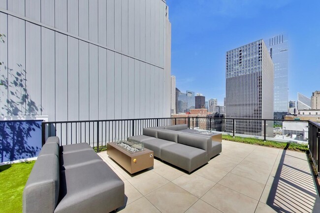 Building Photo - 310 S Michigan Ave