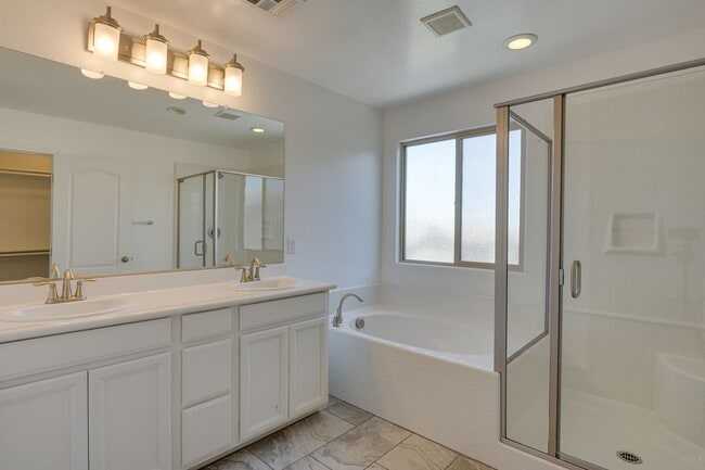 Building Photo - ** COMING SOON ** Modern Open-Concept Rental Home with White Shaker Kitchen Cabinets & Low-Mainte...