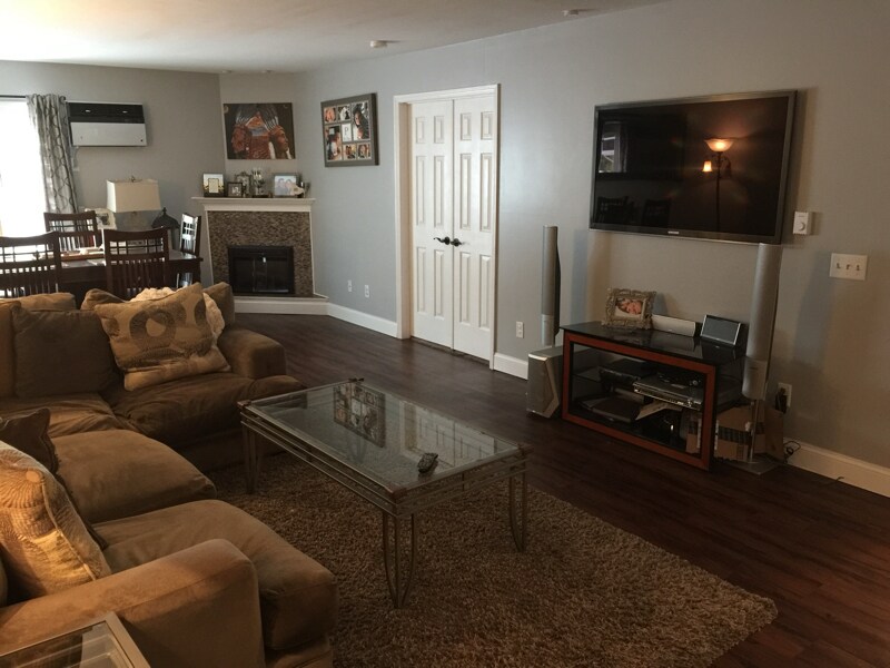 Building Photo - 55 Mill Plain Rd