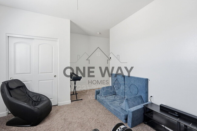 Building Photo - 30558 W Clarendon Ave